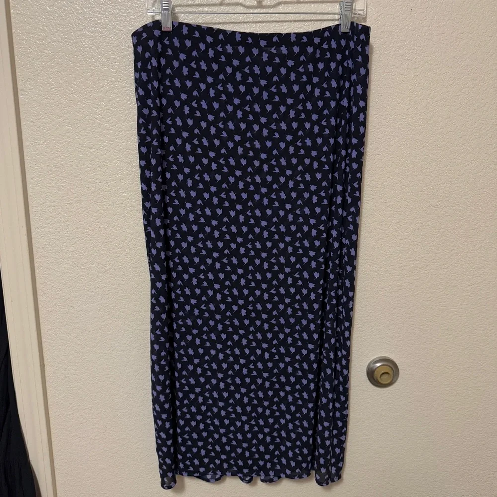 CAbi Island Navy Skirt‎ Sz L Patterned Skirt